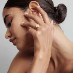 Bague de fiançailles en or massif 14 carats avec diamant de laboratoire taille ovale sur mesure, monture closée en or 14 carats, bague solitaire pour femme, OEM - Product Image 5