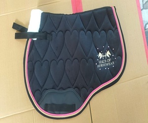 Tapis de selle pour saut d'obstacles, motif matelassé en forme de cœur, personnalisable OEM, fabricant de tapis de selle de qualité supérieure à Kanpur - Product Image 4