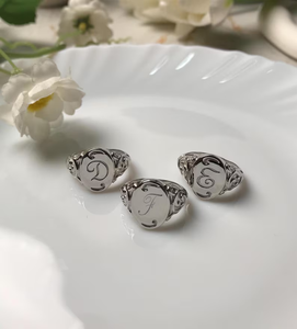 Anillo de Sello Personalizado de Plata 925, Anillo de Sello Art Deco con Monograma para Hombre y Mujer, Disponible al Mejor Precio - Product Image 1