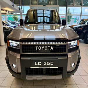 โตโยต้า แลนด์ ครุยเซอร์ LC 250 EXE มายด์ไฮบริด กล้อง 360 องศา กล่องเก็บความเย็น ไฟ LED รถ SUV ระดับหรู สำหรับส่งออก - Product Image 1