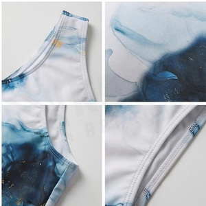 Ensemble de yoga 2 pièces imprimé papillon bleu avec finition dorée, body à col en V profond et jupe portefeuille longueur genou - Product Image 4