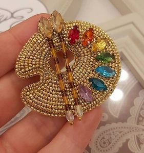 Broche de luxe florale brodée et perlée, épingle décorative faite à la main, idée cadeau - Product Image 1