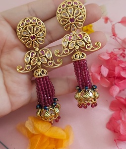Exquisitos pendientes colgantes de moissanita chapados en oro de primera calidad para mujer, colección para fiestas y eventos nocturnos. - Product Image 3