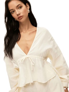 Conjunto de Verano para Mujer: Camiseta Oversize de Algodón Orgánico Premium y Pantalones Cortos Transpirables de Secado Rápido con Logo Frontal - Product Image 4