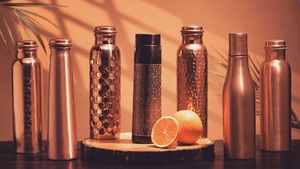 ขวดน้ำทองแดงพิมพ์ลาย ขวดทองแดงสำหรับใช้ในครัว ของตกแต่งบ้าน ของขวัญเพื่อสุขภาพ ดีไซน์หรูหราแบบอายุรเวท เป็นมิตรกับสิ่งแวดล้อม พร้อมฝาปิด - Product Image 5