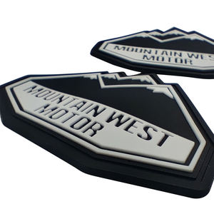 Patch en caoutchouc 3D Mountain West Motor, logo en relief à coudre, noir et orange, forme irrégulière - Product Image 5