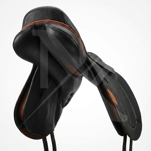 Silla de montar de alta calidad y resistencia con estructura de madera, cuero genuino y herrajes niquelados. Productos ingleses para carreras de caballos de la India. - Product Image 4