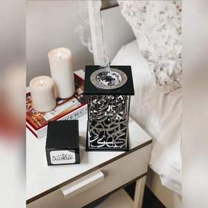 Quemador de Incienso Moderno de Metal Negro con Diseño de Caligrafía Árabe, Difusor de Aromaterapia, Uso Decorativo para Todas las Estaciones - Product Image 1