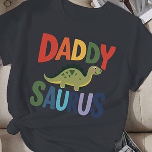 Camiseta cómoda para mujer con ilustración de DADDY SAURUS - Product Image 1