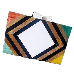 Grossiste Sac à main en résine tendance Pochette pour femmes Sac à main Prix abordable d'usine avec la meilleure qualité en bois et en résine - Product Image 1