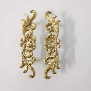 Poignées de porte d'armoire en laiton de qualité supérieure, finition dorée, poignées décoratives pour meubles, poignées de tiroir de luxe, quincaillerie de cuisine moderne - Product Image 1