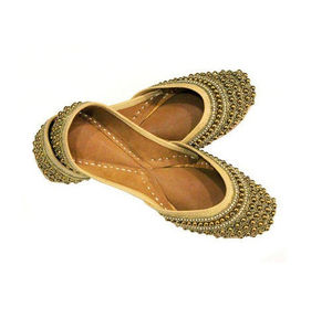 Vente en gros de Khussa Jutti pour femmes, logo personnalisable, style Punjabi, fabriqué au Pakistan avec semelle intérieure en fourrure pour plus de confort - Product Image 6