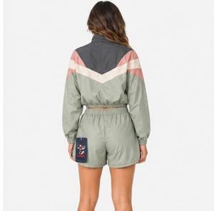 ชุดเซ็ตเสื้อแจ็คเก็ตและกางเกงขาสั้นกันลมสำหรับผู้หญิงรุ่นใหม่ล่าสุด ดีไซน์ทันสมัย น้ำหนักเบา สวมใส่สบาย เหมาะสำหรับการออกกำลังกาย - Product Image 4