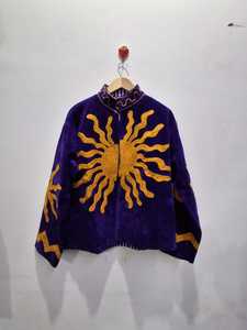 Veste bomber d'hiver classique en velours faite à la main, doublure en coton écologique brodée de fleurs Suzani, Bless International - Product Image 2