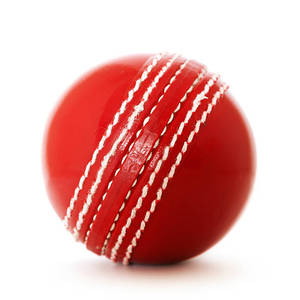 Pelota de Cricket Deportiva Clásica Ligera de Cuero Rojo de 4 Piezas, Diseño Personalizado, Colores con Logotipo para Entrenamiento Profesional y Equipos - Product Image 2