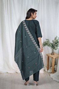 NOUVEAU DESIGN LANCEUR DE COLLECTION : KURTA PENT AVEC DUPATTA, KURTI AVEC PANTALON ET DUPATTA, MODÈLE N° DCVK-02 Détails du produit Tissu de la kurta - Product Image 4