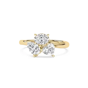 Anillo de compromiso con tres diamantes de corte redondo y diamantes laterales en forma de corazón, elaborado en oro rosa, oro blanco, oro amarillo, elegante. - Product Image 5