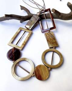 Collier en corne de qualité supérieure, doté d'une construction durable, adapté à une utilisation longue durée et aux collections de bijoux de créateurs. - Product Image 4