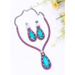 Ensemble collier et boucles d'oreilles en laiton plaqué argent de qualité supérieure avec zircon pour femmes, idéal pour les occasions de mariage et les cadeaux - Product Image 2