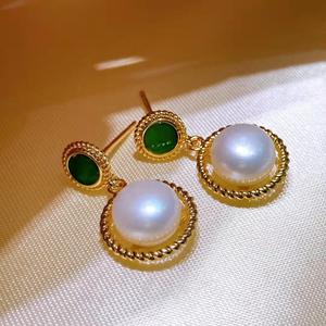 ต่างหูมุกน้ำจืดสีเขียว ดีไซน์แหวนฝังประดับสไตล์เรโทรแบบชาติพันธุ์ ใหม่ สด และทันสมัย - Product Image 1
