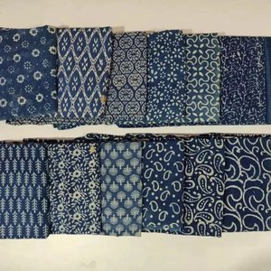 Serviettes carrées en coton bio 100% imprimées à la main, écologiques, lavées à la pierre, style rustique, pour mariage, fête, décoration intérieure, bleu indigo, bohème - Product Image 1