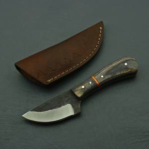 Cuchillo de Piel Forjado a Medida EDC de Hoja Fija con Mango de Pakka y Funda de Cuero, OEM, Full Tang, Compacto, para Camping y Uso General - Product Image 1