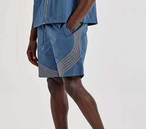 Shorts pour hommes style urbain, écologiques, anti-plis, imperméables, en nylon et polyester satiné, avec bandes réfléchissantes 3M, taille mi-haute élastique - Product Image 4