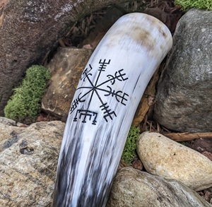 Copa de vino ecológica hecha a mano con forma natural moderna, estilo cuerno de oso, con impresión de logotipo personalizado, copa nórdica tradicional. - Product Image 6