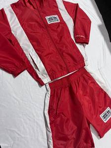 Conjunto Deportivo Rojo de Manga Corta con Cierre Frontal y Logotipo, Estilo Deportivo, Unisex para Adultos, Ropa de Verano, Diseño 2 en 1, Resistente al Viento y Ligero - Product Image 2