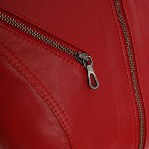 Veste de motard pour femme en cuir véritable de qualité, couleur rouge élégante personnalisée, poches zippées, imperméable, respirante, en nylon, pour l'hiver - Product Image 3