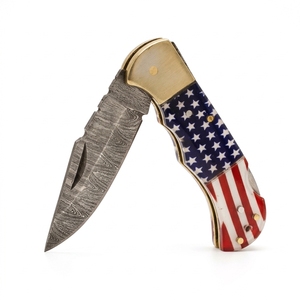 Couteau pliant artisanal en acier Damas, manche drapeau américain, bolster en laiton, couteau de poche EDC, vente en gros, fabricant - Product Image 1