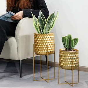 Ensemble de 2 jardinières dorées avec support, support de plantes en métal pour intérieur et extérieur, jardinières modernes, pots de fleurs pour le salon - Product Image 2