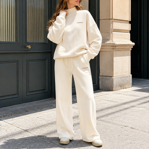 Conjunto Deportivo Casual de Dos Piezas para Mujer: Sudadera Oversize de Algodón con Cuello Mockneck y Bordado, y Pantalones de Chándal de Pierna Ancha con Cordón - Product Image 4