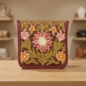 Sac bandoulière brodé au point Crewel du Cachemire – Design floral tournesol et dahlias en daim marron foncé - Product Image 6