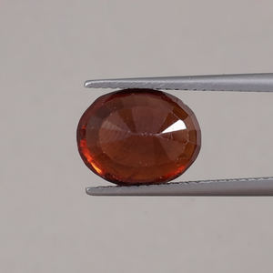 พลอยเฮสโซไนต์สีแดงธรรมชาติทรงรี 6.57 กะรัต ขนาด 12x9.5 มม. สีอ่อน |   อัญมณีเคลือบแว็กซ์/น้ำมันคุณภาพเยี่ยม ได้รับการรับรองจาก IGI - Product Image 3