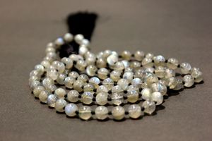 Collar de 108 cuentas de labradorita y cuarzo |   Mala de Meditación Anudada a Mano |   Regalo para el Día de la Madre - Product Image 4