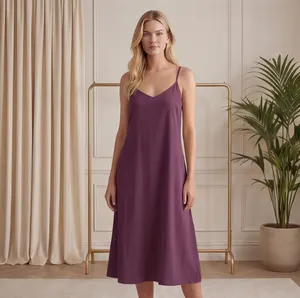Robe midi violette élégante pour femmes, bretelles spaghetti, col en V, sans manches, décontractée, coupe trapèze, légère, style maxi - Product Image 3