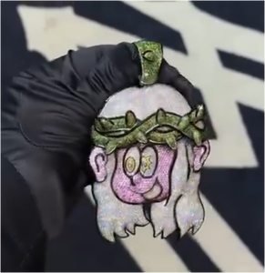 Collier personnalisé en argent sterling 925 avec pendentif visage de dessin animé, diamants Moissanite glacés, couronne verte, style Hip Hop unique, vert - Product Image 1