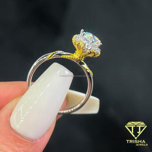 Bague tendance à deux tons dorés avec cluster de diamants de laboratoire, taille brillant rond, bijoux de mariage élégants pour femmes - Product Image 5