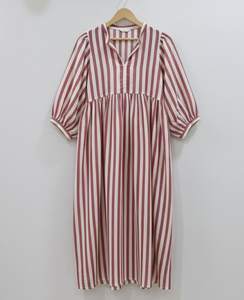 Robe tunique mi-longue en coton indien faite à la main pour femmes |   Tenue de bureau formelle écologique respirante à coupe trapèze avec imprimé floral dessiné à la main - Product Image 6