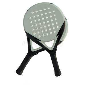 Pala de tenis ligera y cómoda con superficie duradera y mango de agarre suave para un swing preciso - Product Image 3