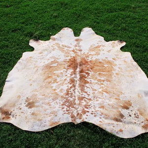 Alfombra decorativa de piel de vaca auténtica con pelo, para sala de estar, dormitorio, decoración estilo occidental. - Product Image 1