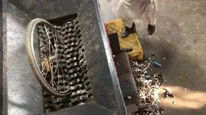Broyeur de ferraille de haute qualité, capacité 500-1000 kg/h, pour le broyage de matériaux de déchets, broyeurs de ferraille semi-automatiques - Product Image 4