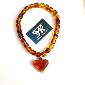 Collier tendance en résine artisanale avec perles d'ambre et pendentif cœur brillant, bijou de mode fait main, cadeau original - Product Image 3