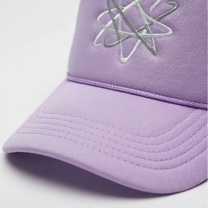 Gorra de béisbol con logo Atom de Lavender Cap, elegante sombrero masculino de moda, la elección más demandada, de algodón transpirable, la última tendencia de verano. - Product Image 4