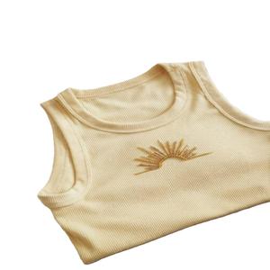Top Corto Bordado con Detalles Premium, Cuentas Modernas Decorativas, Hecho a Mano y Personalizable - Product Image 1