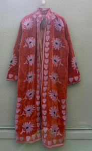 Abrigo de terciopelo bordado para mujer con estampado floral de corazones, ropa exterior larga para otoño e invierno, regalo para ella. - Product Image 1