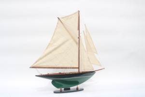 Modèle de bateau à voile en bois fait main - Maquette de yacht classique peinte, décoration de bureau à domicile, Pen Duick Painted - Product Image 4