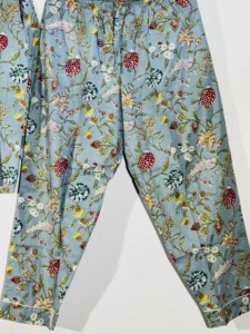 Ensemble de pyjama en coton bleu à fleurs |   Vêtements de nuit imprimés pour femmes |   Ensemble de salon confortable à boutons - Product Image 2