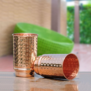 Verre imprimé en cuivre pur de qualité supérieure, fabriqué à la main, avec des motifs d'art indien traditionnels, pour les occasions festives, à prix abordable. - Product Image 2